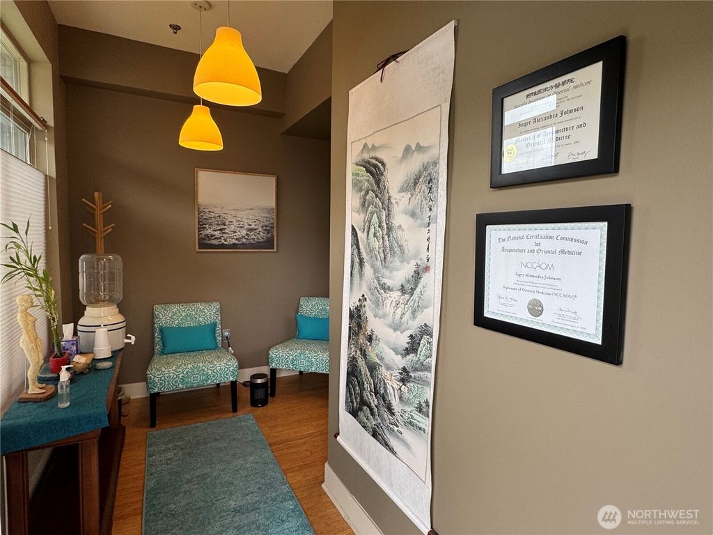 listing image 9363452739955760566