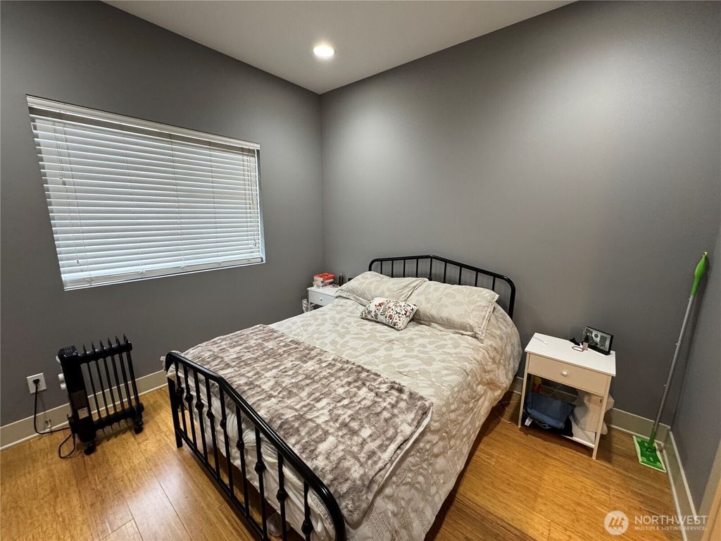 listing image 9368819285499053009