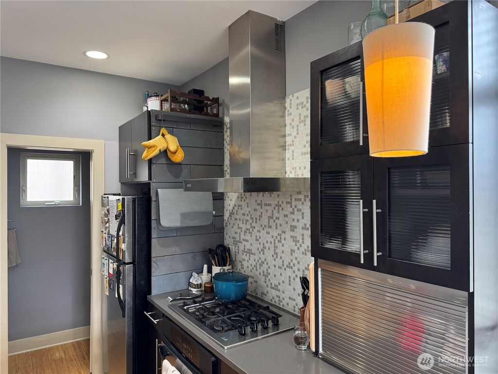 listing image 9363297946981017825