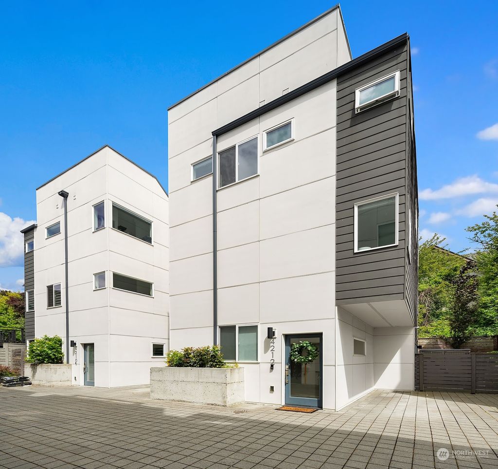 Photo of 4212 37th Avenue S, Seattle, WA 98118 (MLS # 2243326)
