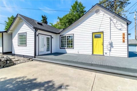 Photo of 306 SW 1st Street, South Prairie, WA 98385 (MLS # 2566027)