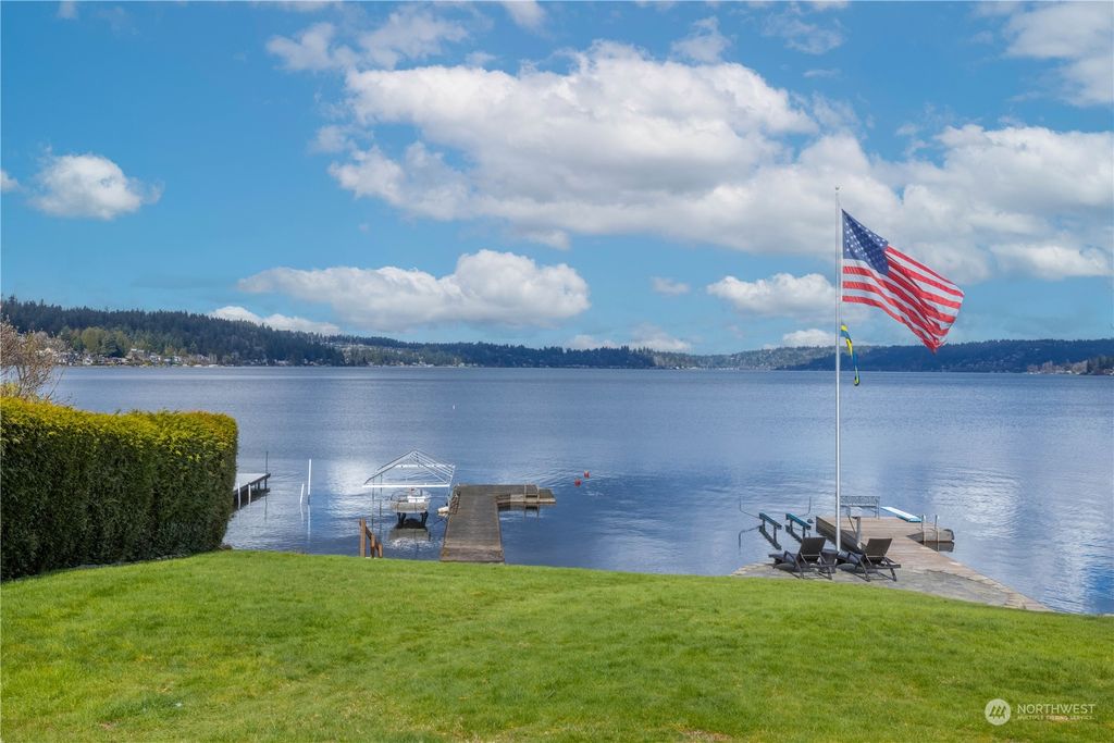 Photo of 17612 SE 40th Place, Bellevue, WA 98008 (MLS # 2209095)