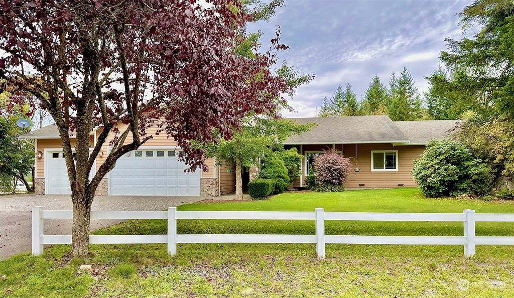 Photo of 12521 128th Avenue NE, Lake Stevens, WA 98258 (MLS # 2298881)