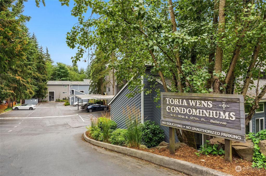 Photo of 3037 127th Place SE #H-11, Bellevue, WA 98005 (MLS # 2204196)