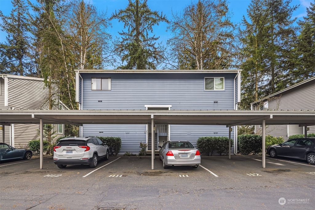Photo of 3037 127th Place SE #H-11, Bellevue, WA 98005 (MLS # 2204196)