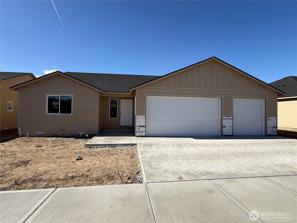Photo of 138 Salmon Drive, Wenatchee, WA 98801 (MLS # 2488853)