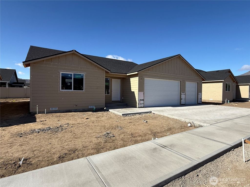 Photo of 138 Salmon Drive, Wenatchee, WA 98801 (MLS # 2488853)