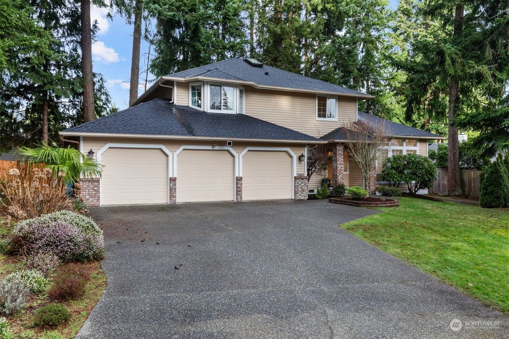 Photo of 17405 58th Avenue W, Lynnwood, WA 98037 (MLS # 2193211)