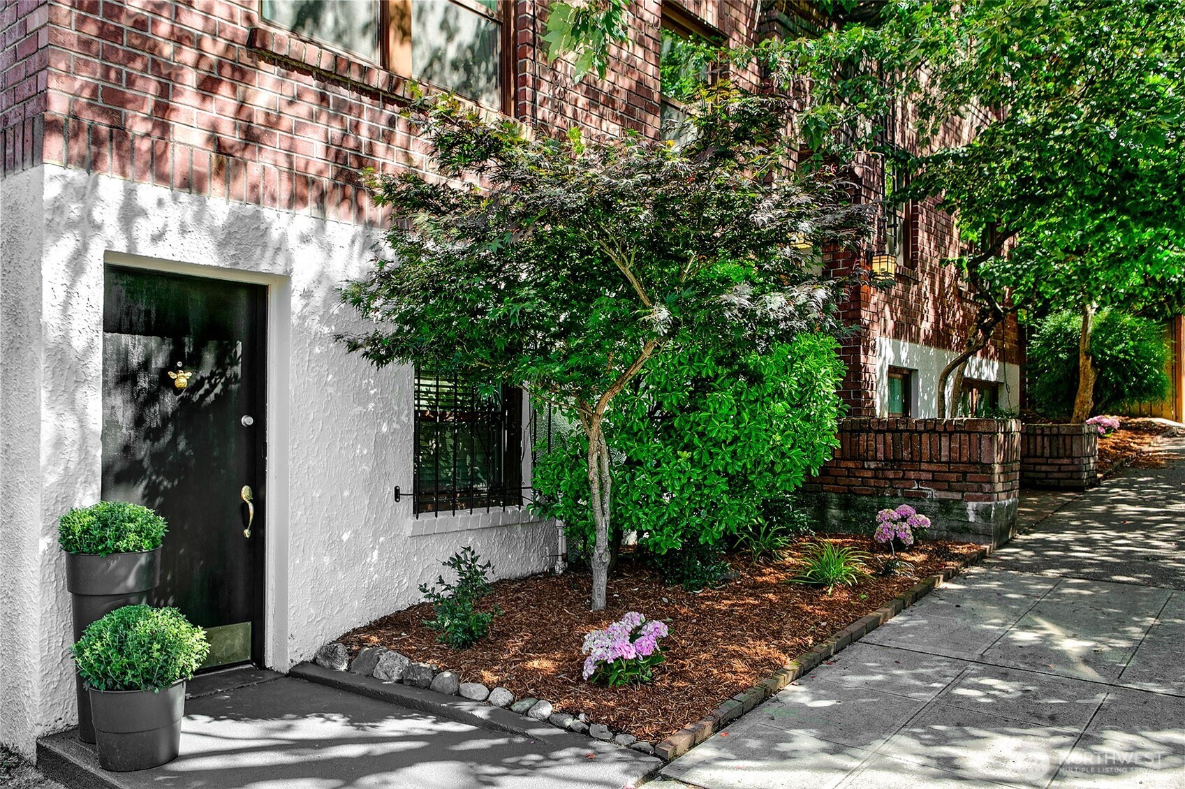 516 E Thomas Street 105