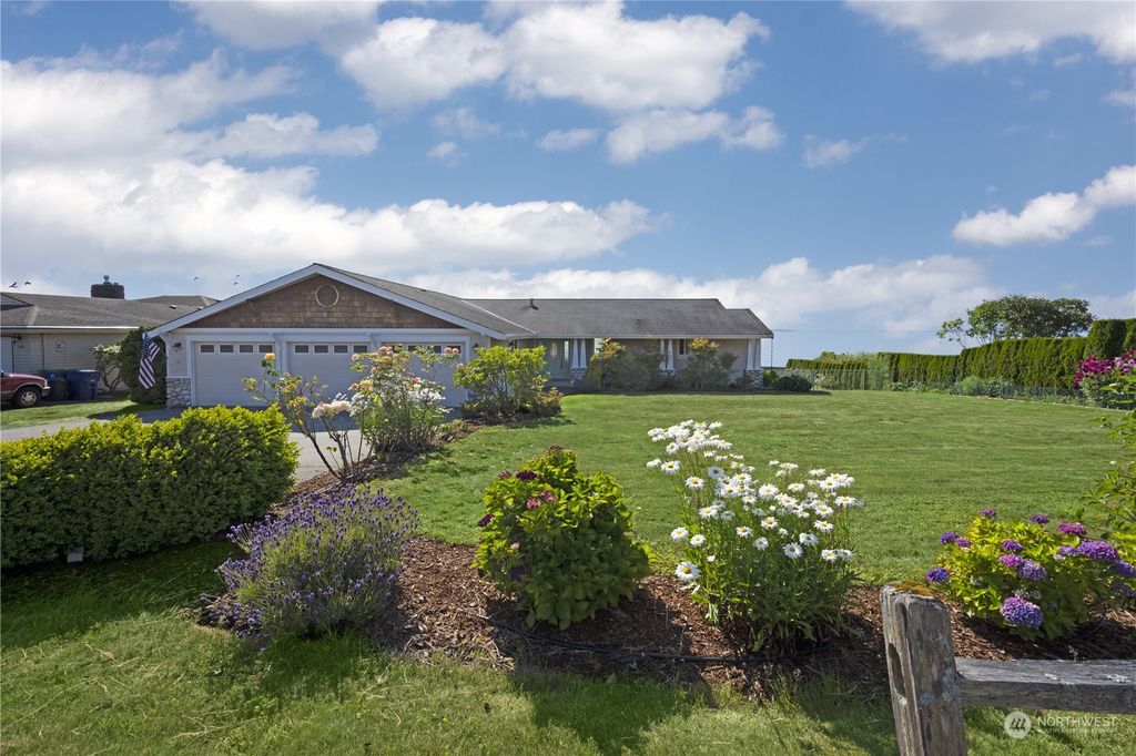 Photo of 703 Driftwood Lane, Edmonds, WA 98020 (MLS # 2138118)