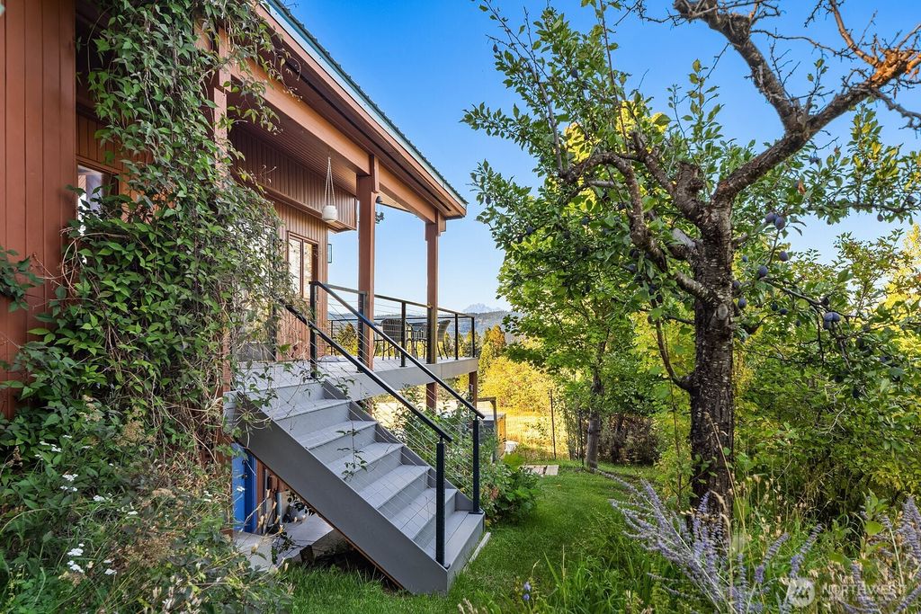 Photo of 220 Big House Road, Cle Elum, WA 98922 (MLS # 2489335)