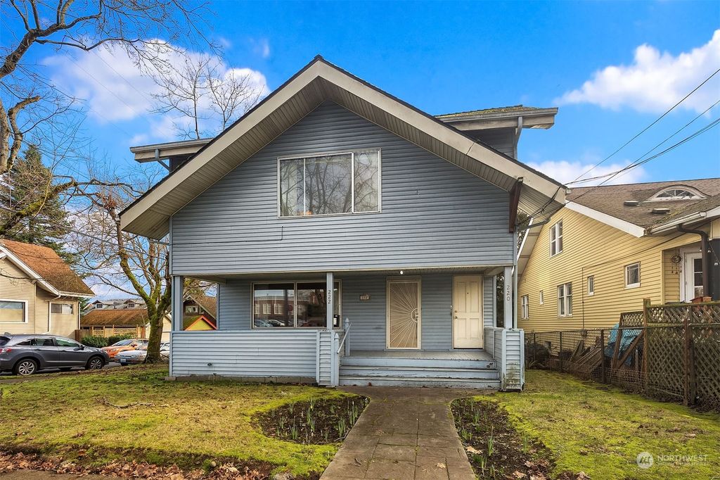 Photo of 222 25th Avenue, Seattle, WA 98122 (MLS # 2197037)