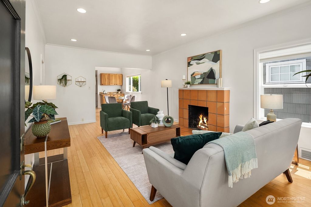 Photo of 4754 46th Avenue NE, Seattle, WA 98105 (MLS # 2394101)