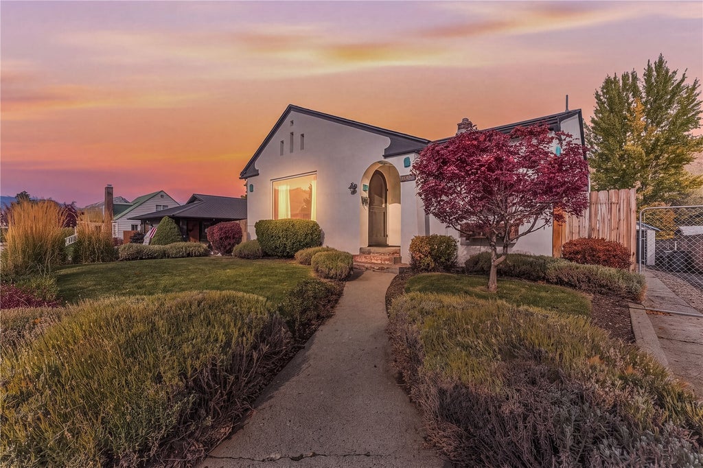 Photo of 305 Angier Avenue, Cashmere, WA 98815 (MLS # 2598069)