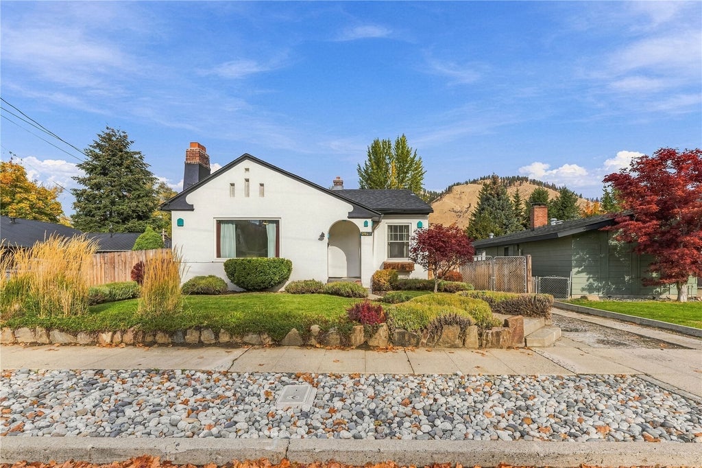 Photo of 305 Angier Avenue, Cashmere, WA 98815 (MLS # 2598069)