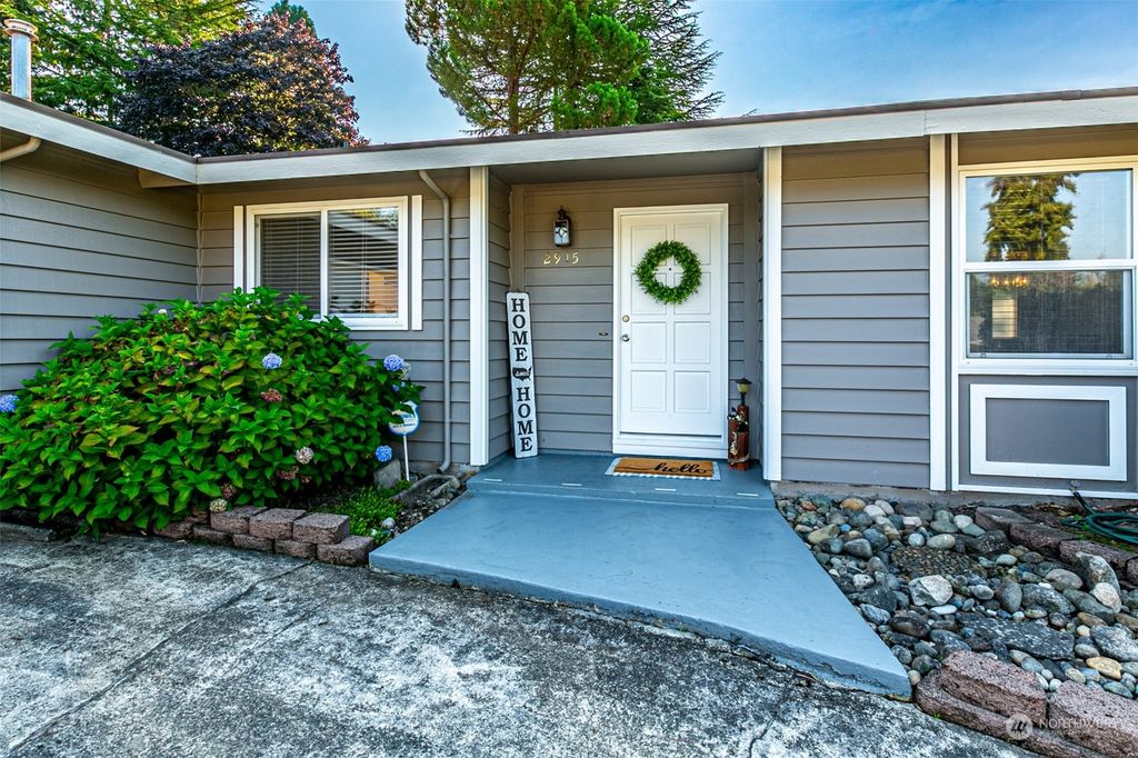 Photo of 2915 SW 314th Street, Federal Way, WA 98023 (MLS # 2287583)