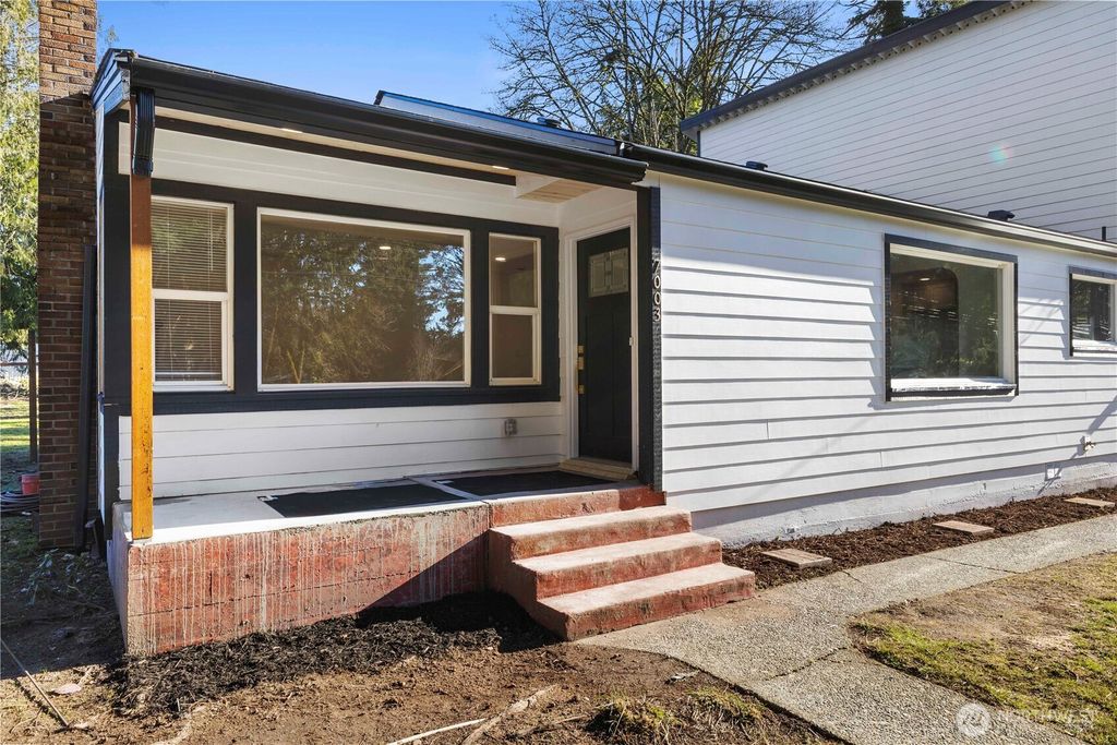 Photo of 7003 44th Avenue E, Tacoma, WA 98443 (MLS # 2518738)