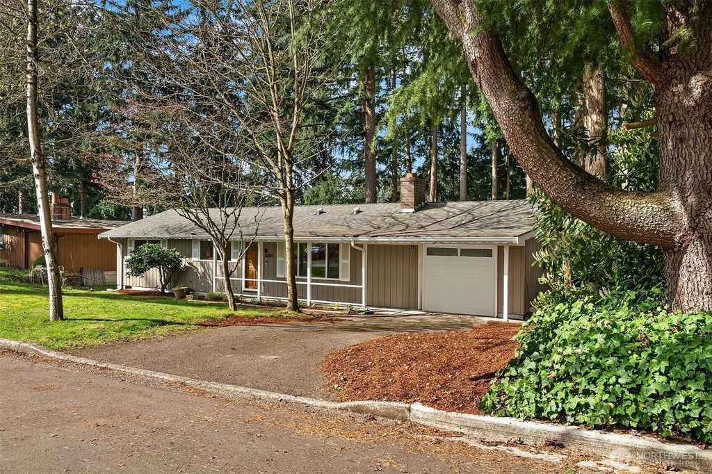 Photo of 30811 7th Avenue SW, Federal Way, WA 98023 (MLS # 2496626)
