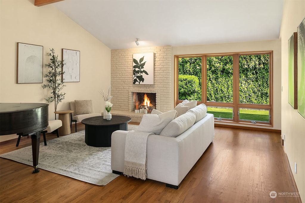 Photo of 8370 SE 61st Street, Mercer Island, WA 98040 (MLS # 2067818)