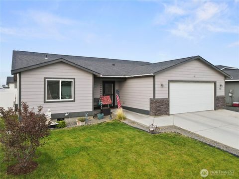 Photo of 705 E Mt Adams Street, Othello, WA 99344 (MLS # 2454303)