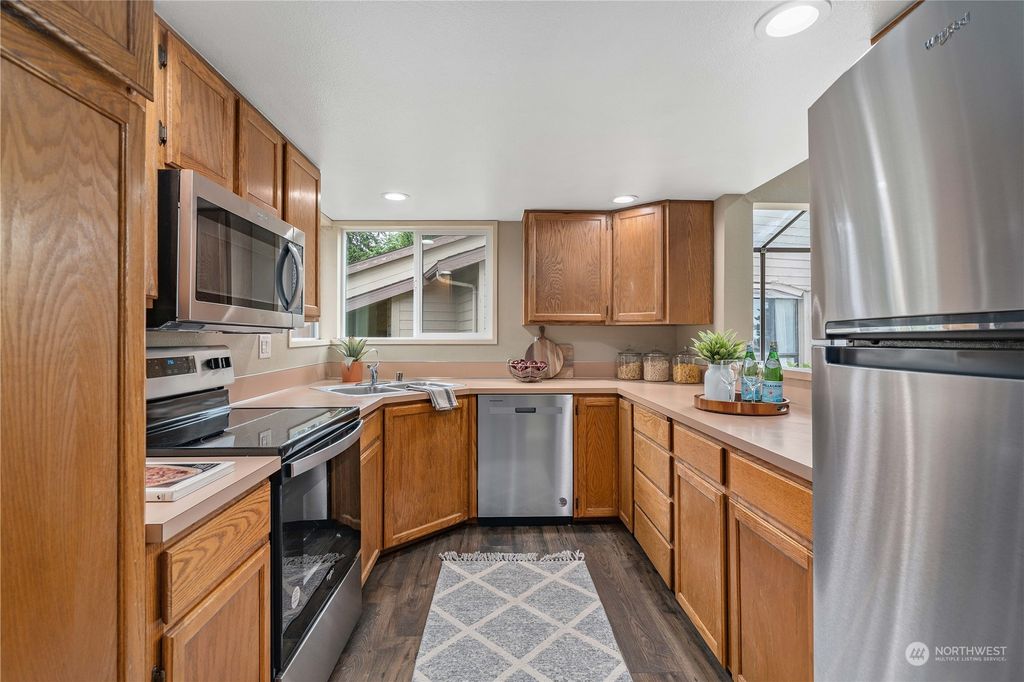 Photo of 15175 Sunwood Boulevard #DD31, Tukwila, WA 98188 (MLS # 2068426)