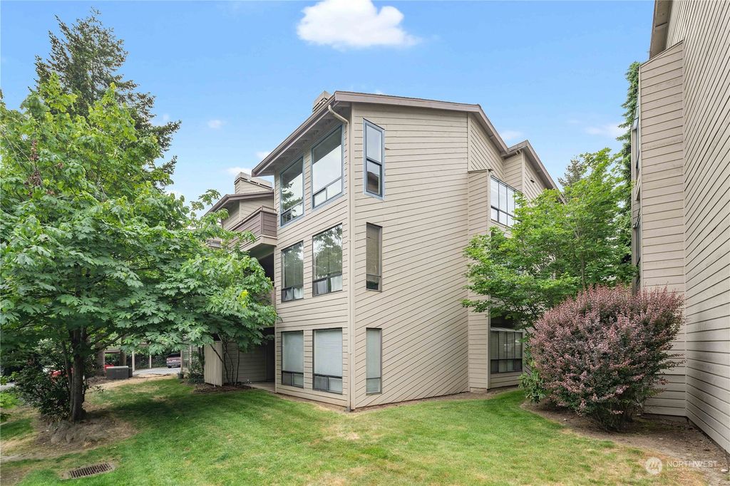 Photo of 15175 Sunwood Boulevard #DD31, Tukwila, WA 98188 (MLS # 2068426)