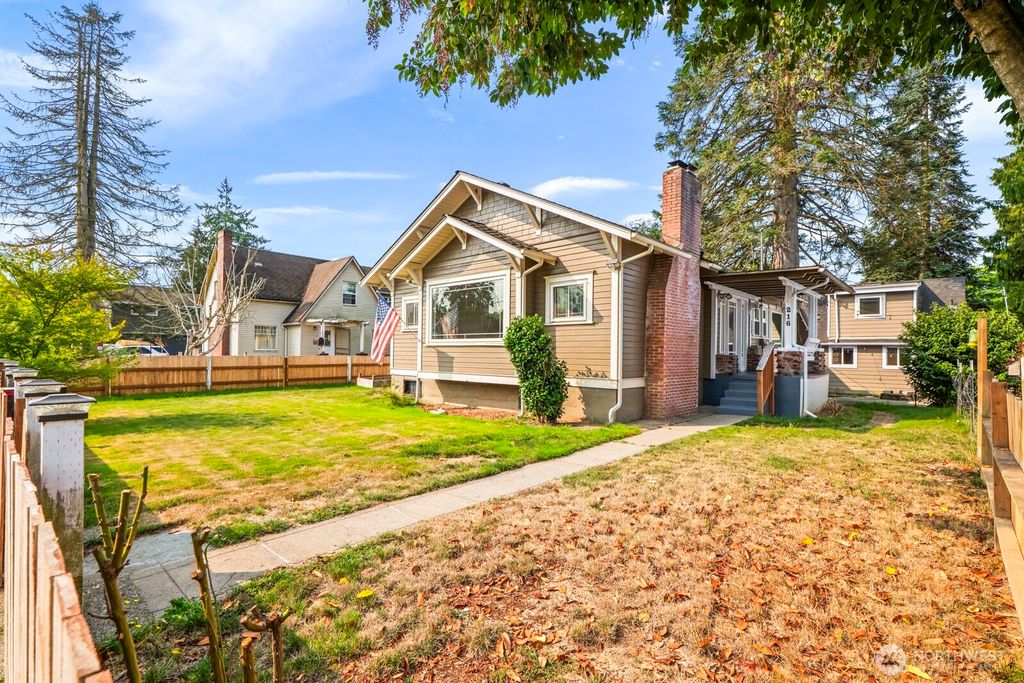 Photo of 216 S Blakely Street, Monroe, WA 98272 (MLS # 2431372)