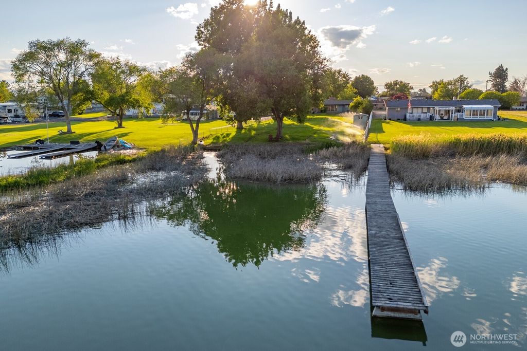 Photo of 1609 W Lakeside Drive, Moses Lake, WA 98837 (MLS # 2485798)