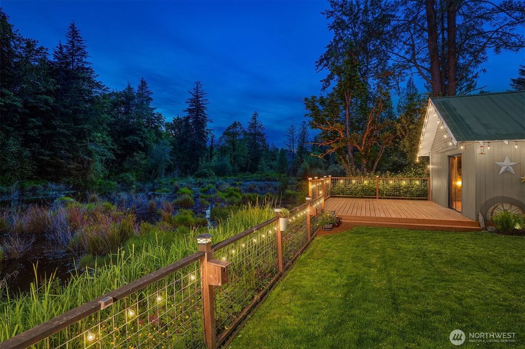 Photo of 8519 381st Place SE, Snoqualmie, WA 98065 (MLS # 2383027)