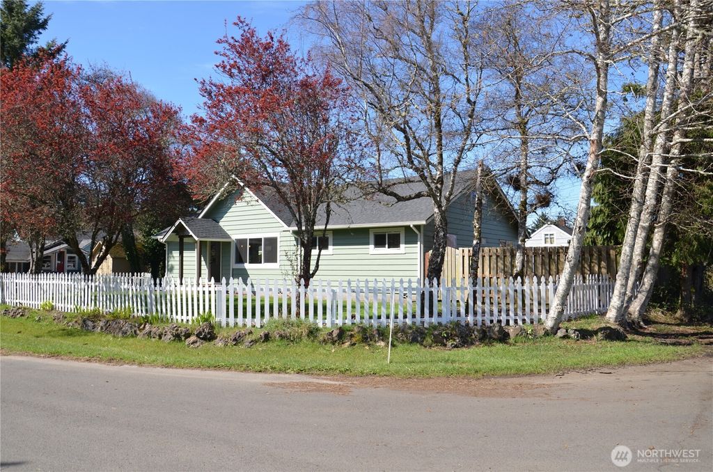 Photo of 834 Jado Place, Grayland, WA 98547 (MLS # 2498749)