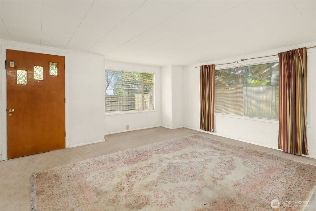 Photo of 15527 Wallingford Avenue N, Shoreline, WA 98133 (MLS # 2509129)