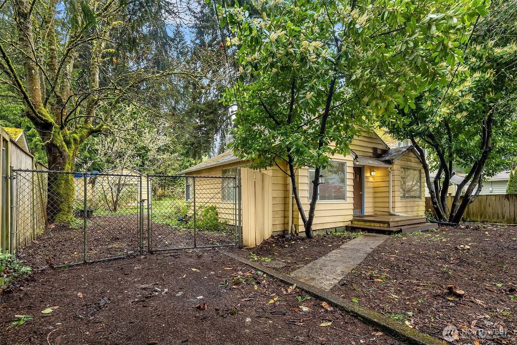 Photo of 15527 Wallingford Avenue N, Shoreline, WA 98133 (MLS # 2509129)