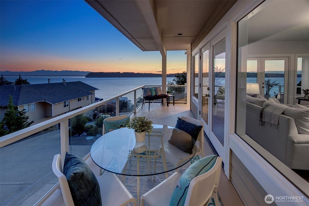 Photo of 10123 Marine View Drive, Mukilteo, WA 98275 (MLS # 2364005)