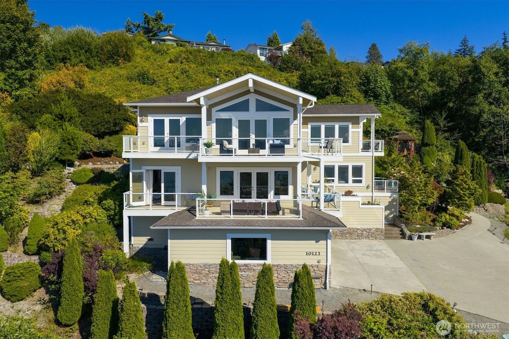 Photo of 10123 Marine View Drive, Mukilteo, WA 98275 (MLS # 2364005)