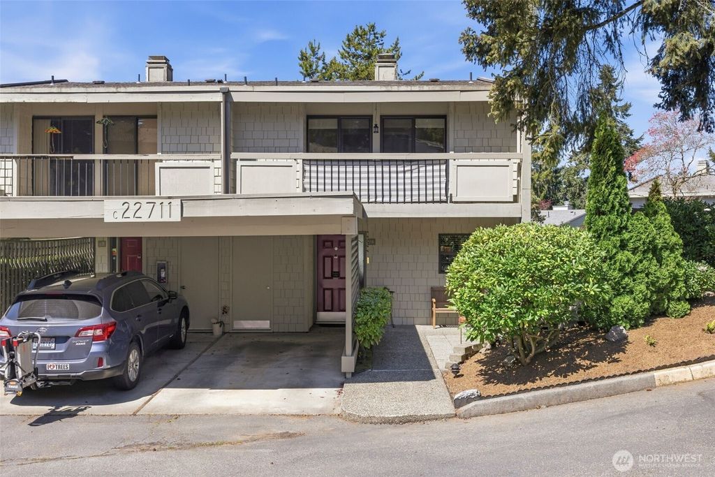 Photo of 22711 Lakeview Drive #C6, Mountlake Terrace, WA 98043 (MLS # 2517623)