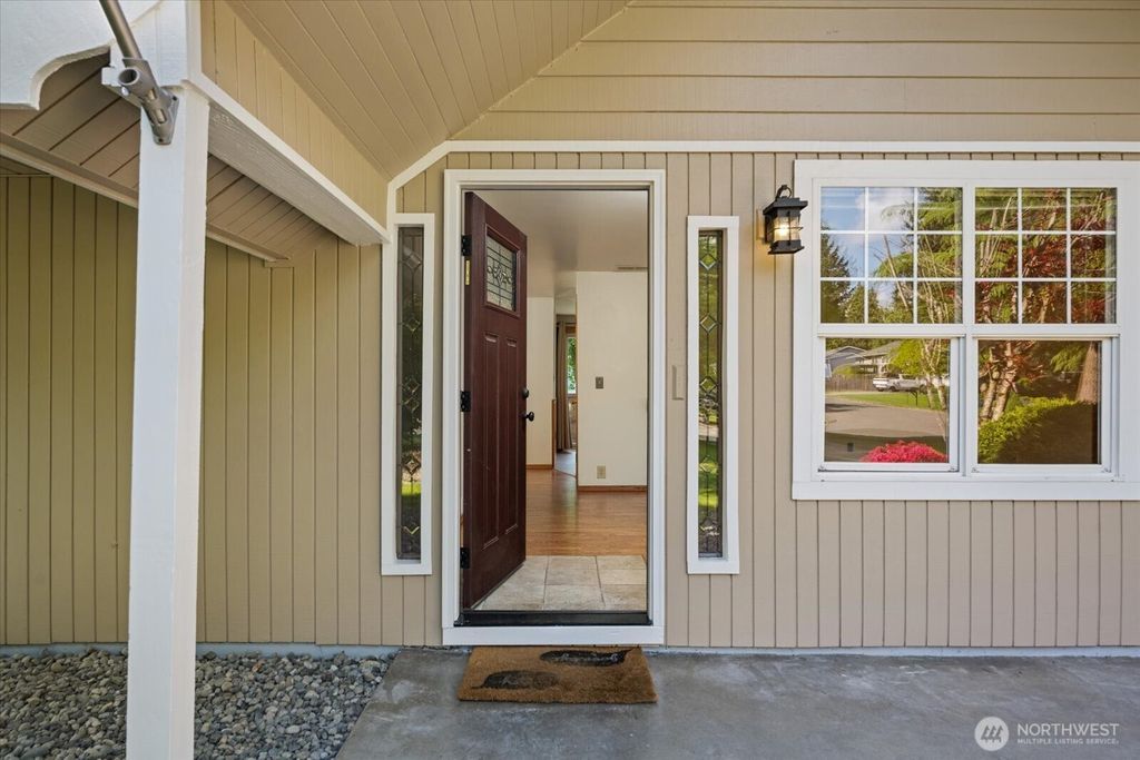 Photo of 16407 NE 96th Place, Redmond, WA 98052 (MLS # 2374294)