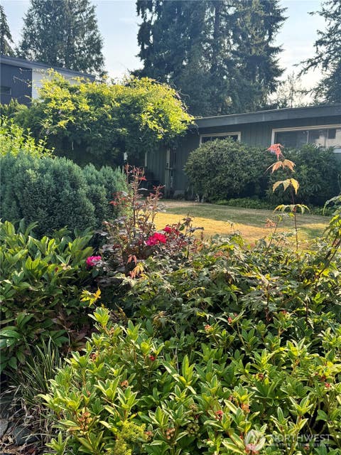 Photo of 7215 126th Avenue NE, Kirkland, WA 98033 (MLS # 2556871)