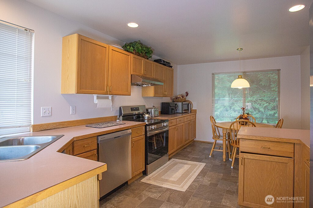 4925 NW Discovery Ridge Court