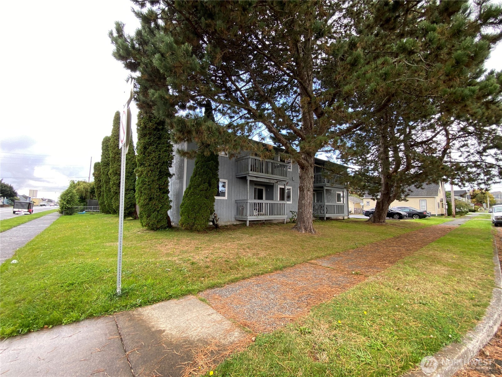 900 W Heron Street