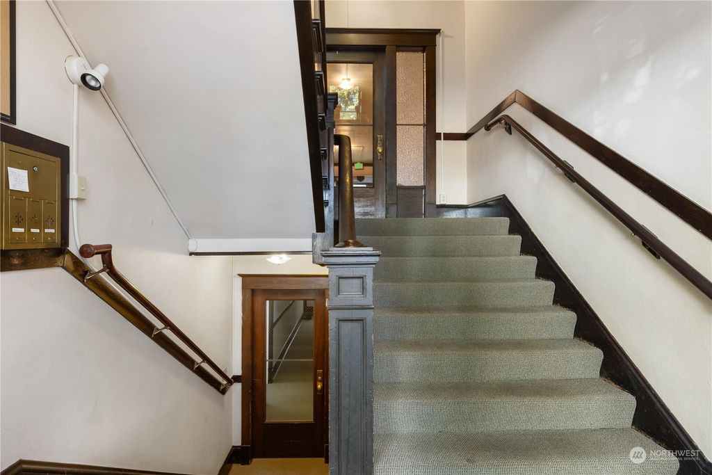 listing image 9360972180204910453