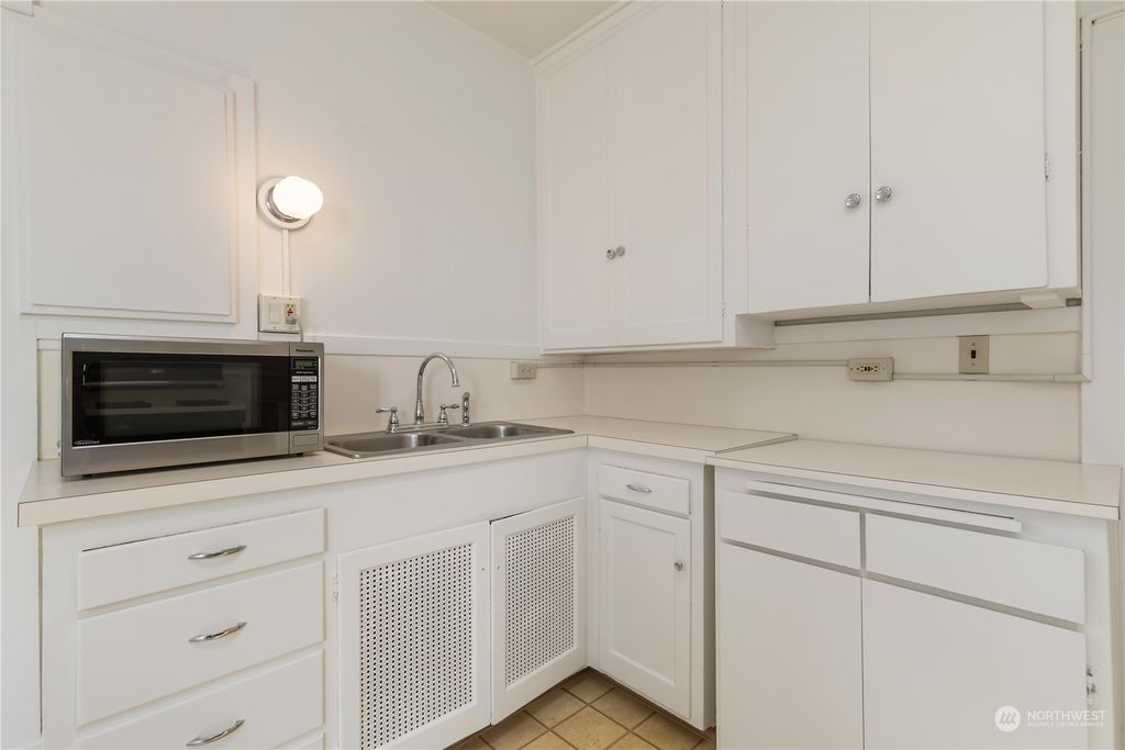 listing image 9369983371786517510