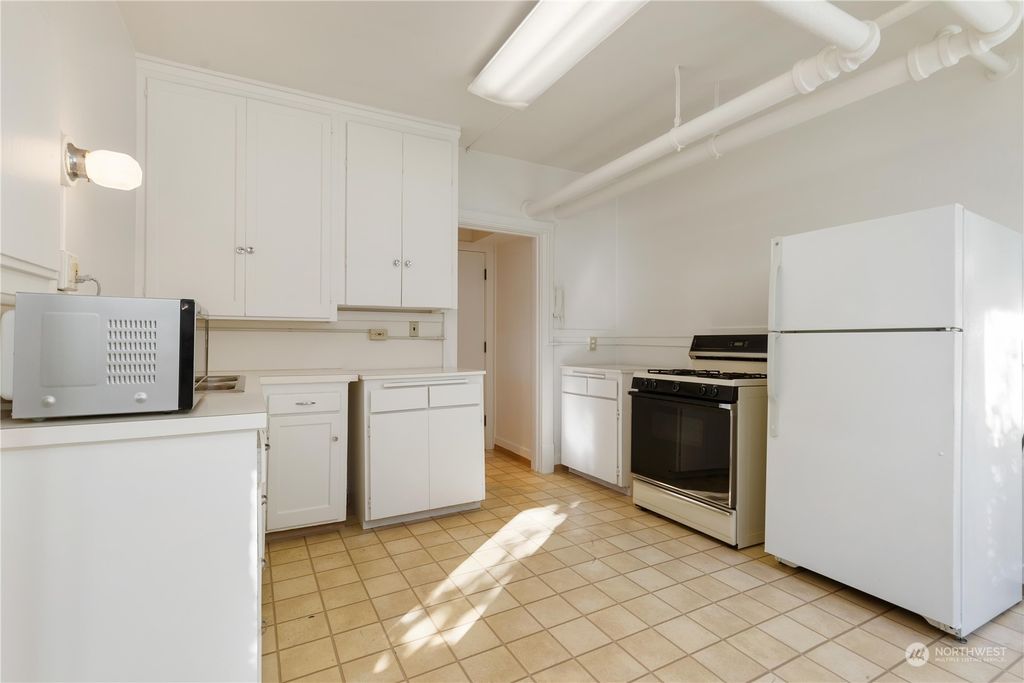 listing image 9369599443013407566