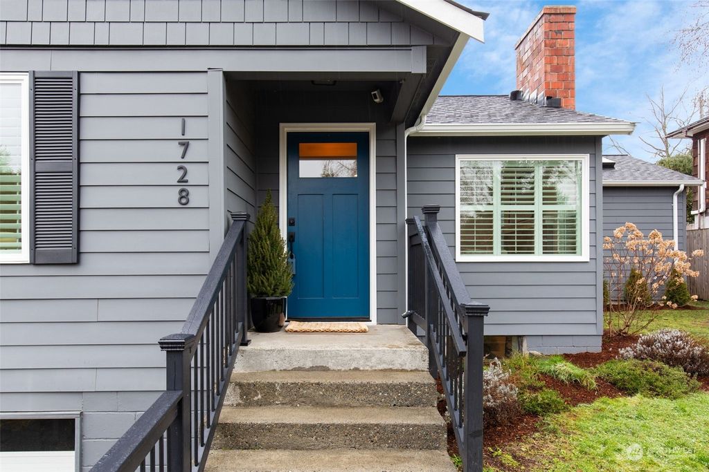Photo of 1728 NE 104th Street, Seattle, WA 98125 (MLS # 2329302)
