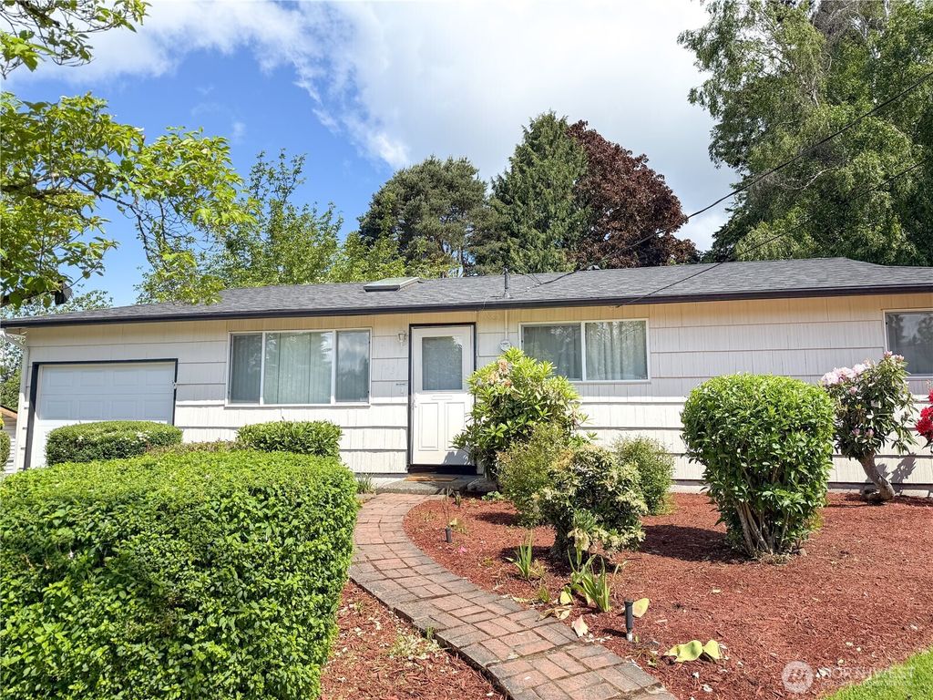 Photo of 2434 SW 328th Street, Federal Way, WA 98023 (MLS # 2522907)