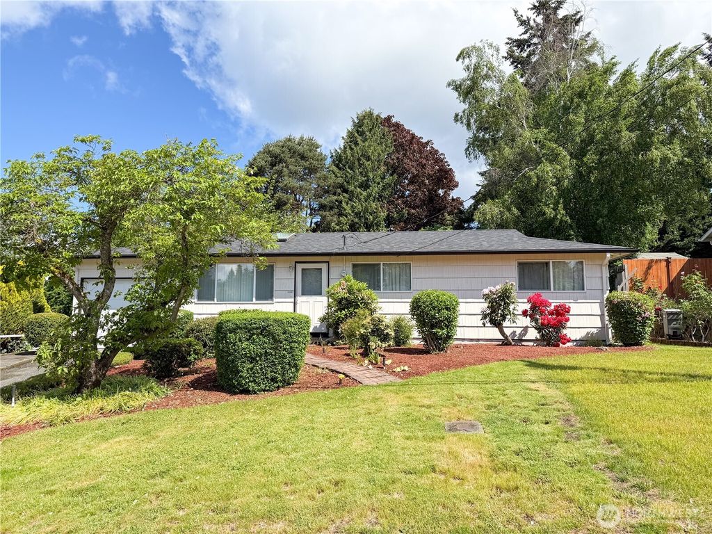 Photo of 2434 SW 328th Street, Federal Way, WA 98023 (MLS # 2522907)