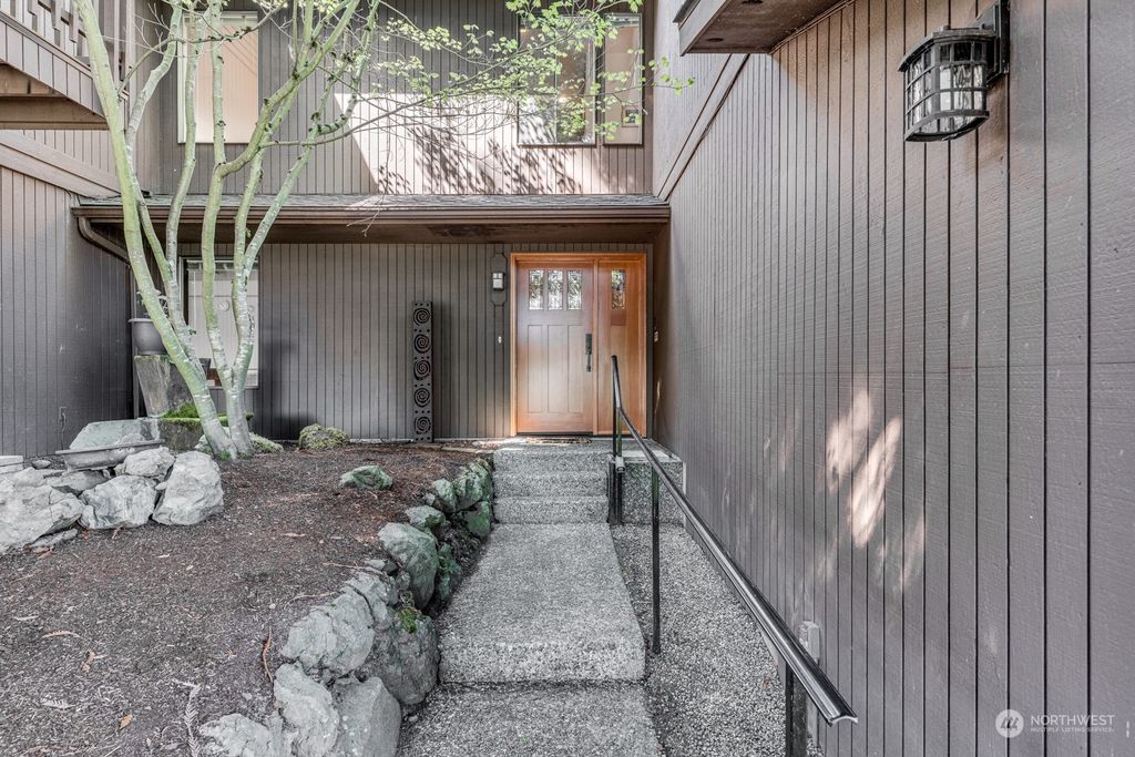 Photo of 16067 36th Avenue NE, Lake Forest Park, WA 98155 (MLS # 2060802)