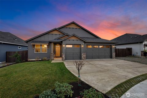 Photo of 825 S Goose Loop Loop, Ridgefield, WA 98642 (MLS # 2468614)