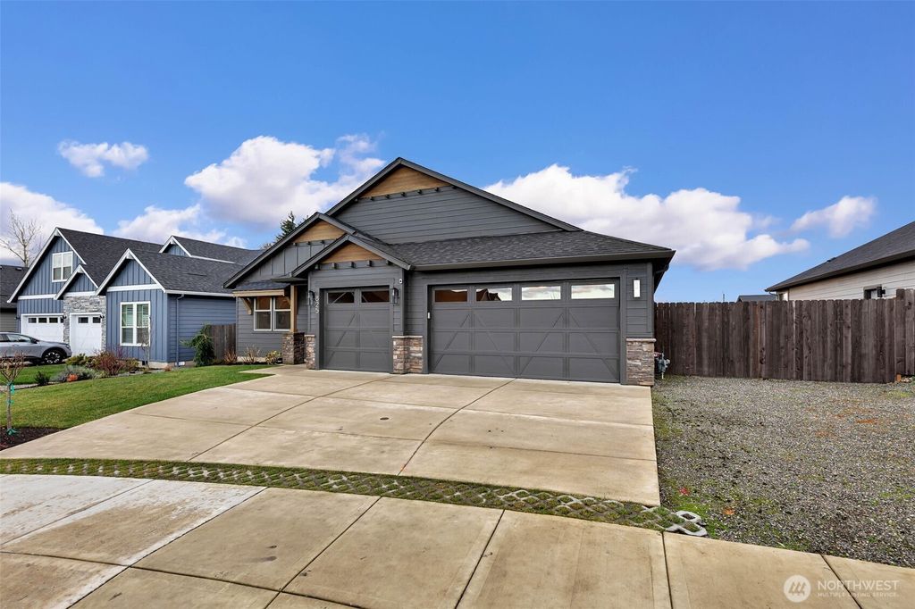 Photo of 825 S Goose Loop Loop, Ridgefield, WA 98642 (MLS # 2468614)