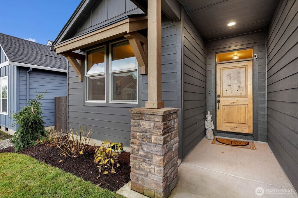 Photo of 825 S Goose Loop Loop, Ridgefield, WA 98642 (MLS # 2468614)