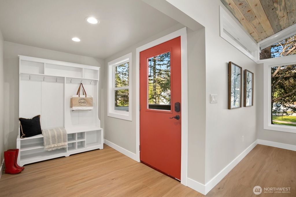Photo of 7611 Harding Place SE, Snoqualmie, WA 98065 (MLS # 2360138)